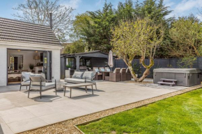 Luxury Goodwood home, Hot tub, 3 Bedrooms, Pet Friendly